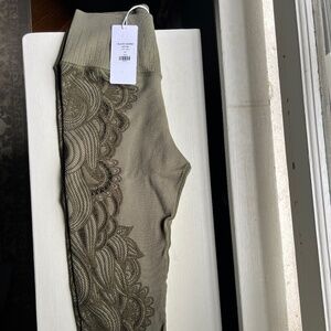 NEW Avocado Deja Vu Legging Olive Night XL